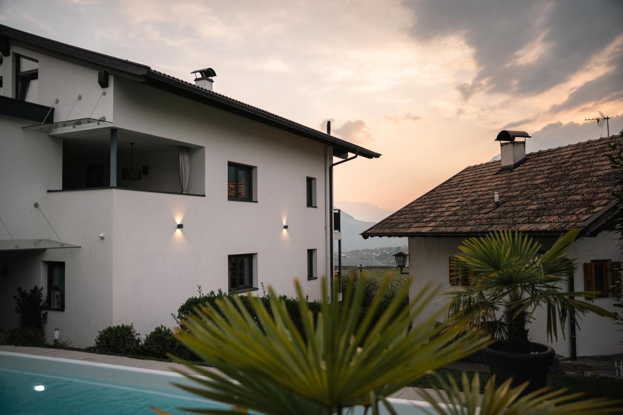 Antonya Apartments Schenna Exterior photo